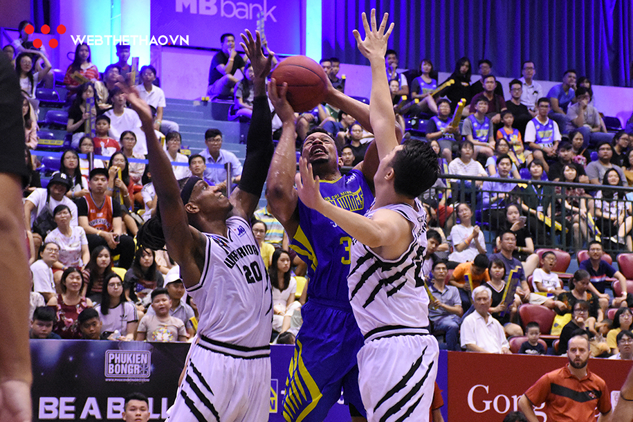 Justin Young xuất sắc đạt triple-double, Thang Long Warriors bắn hạ City Wings ngay tại HXH